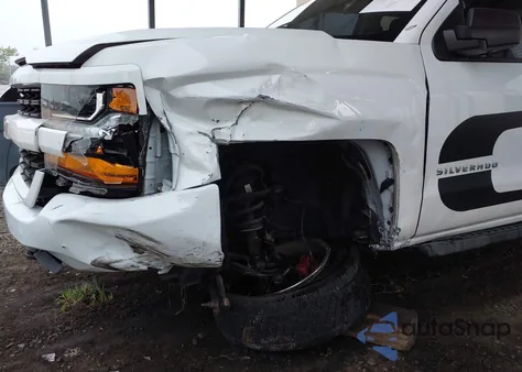 2018 Chevrolet Silverado 1500 Custom z USA, uszkodzony, nr VIN 1GCVKPEH4JZ207639